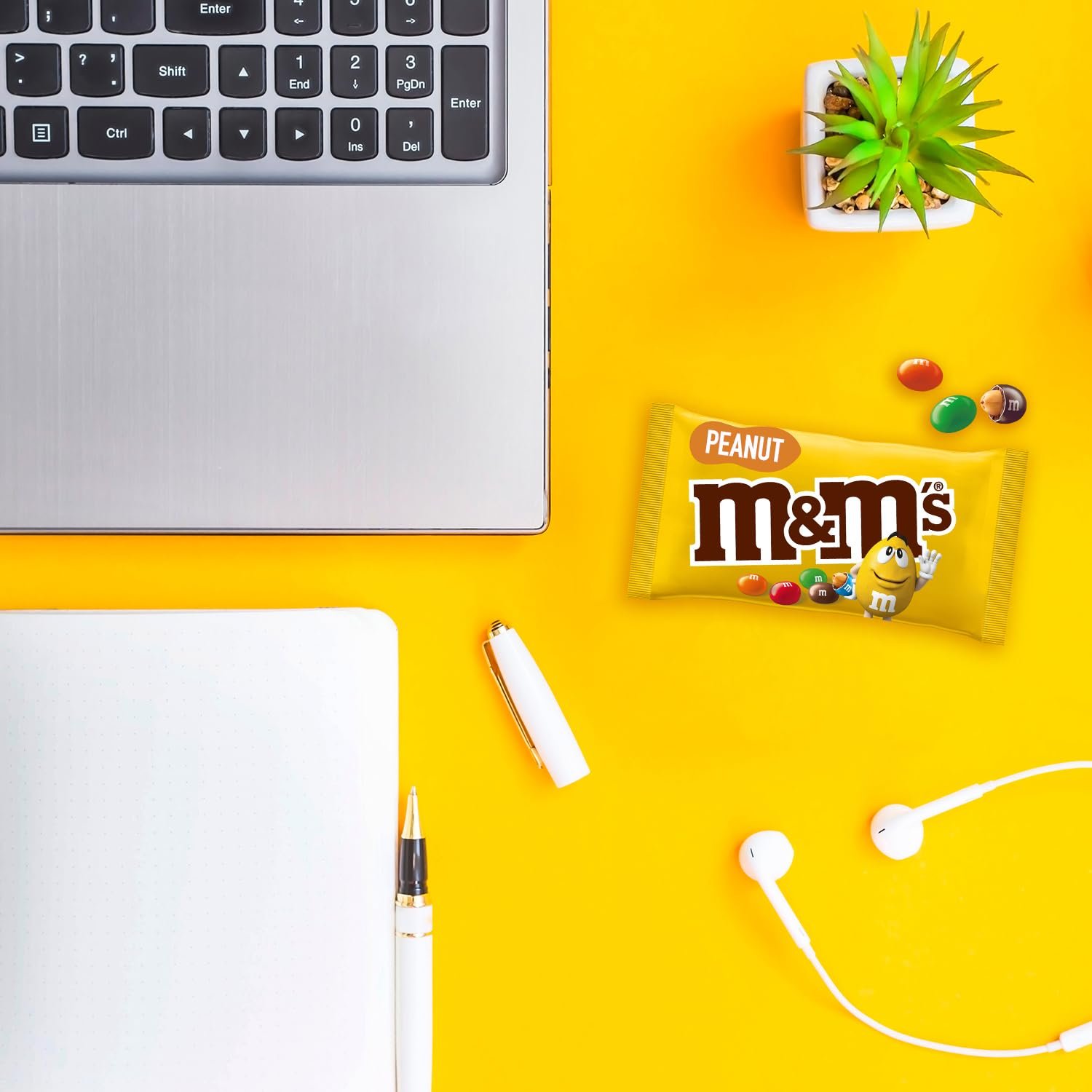 M&M's Peanut, chokolade stor pakke som chokolade, 24 x 45 g, jordnøddesmag chokoladelinser som slik, chokoladegave (1080 g) - Image 6